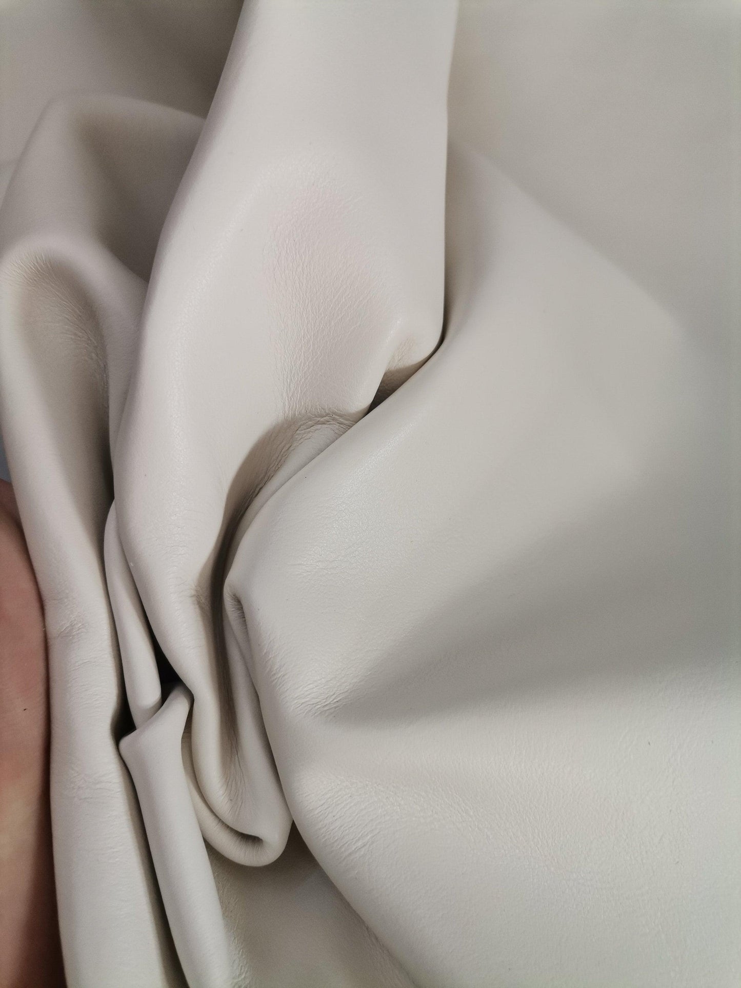 Cow leather for crafts, Genuine cowhide leather thin and supple, thickness 1,0-1,2mm (2 1/2 oz) - Salvo Leather