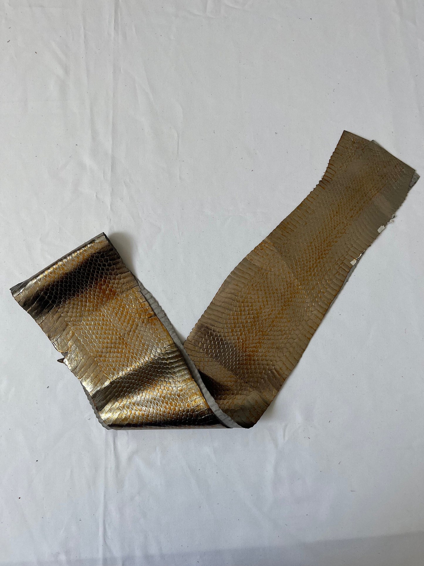 Genuine snake leather hide, thin and glossy color silver brown, thickness 0,3mm(1 oz)