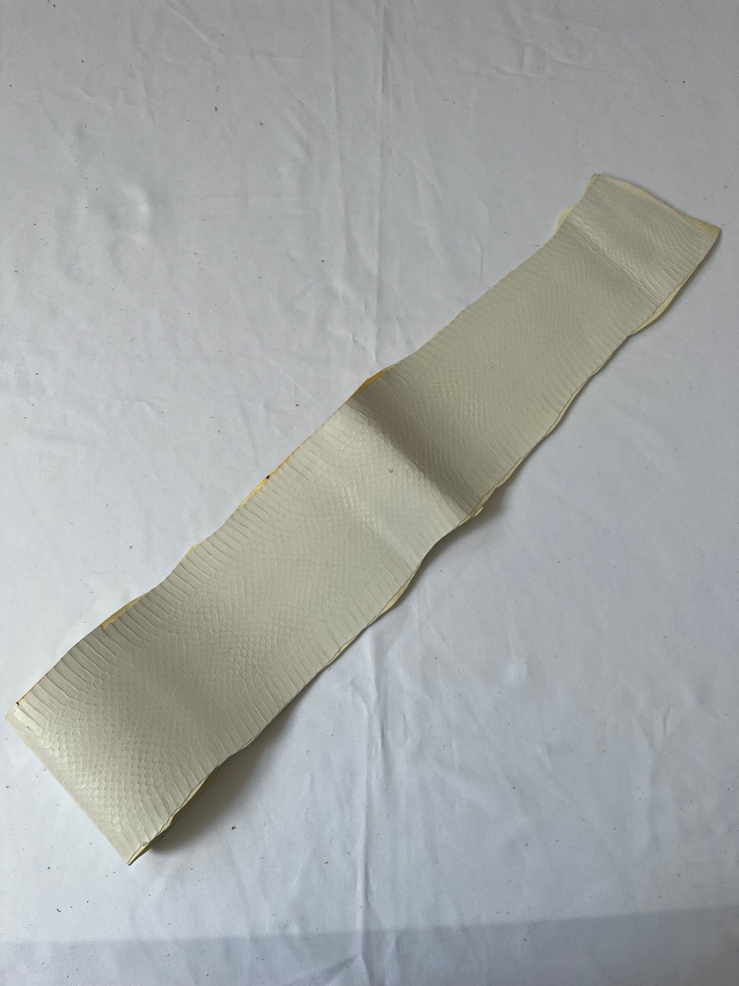 Genuine snake leather hide, thin and glossy color white, thickness 0,3mm(1 oz)