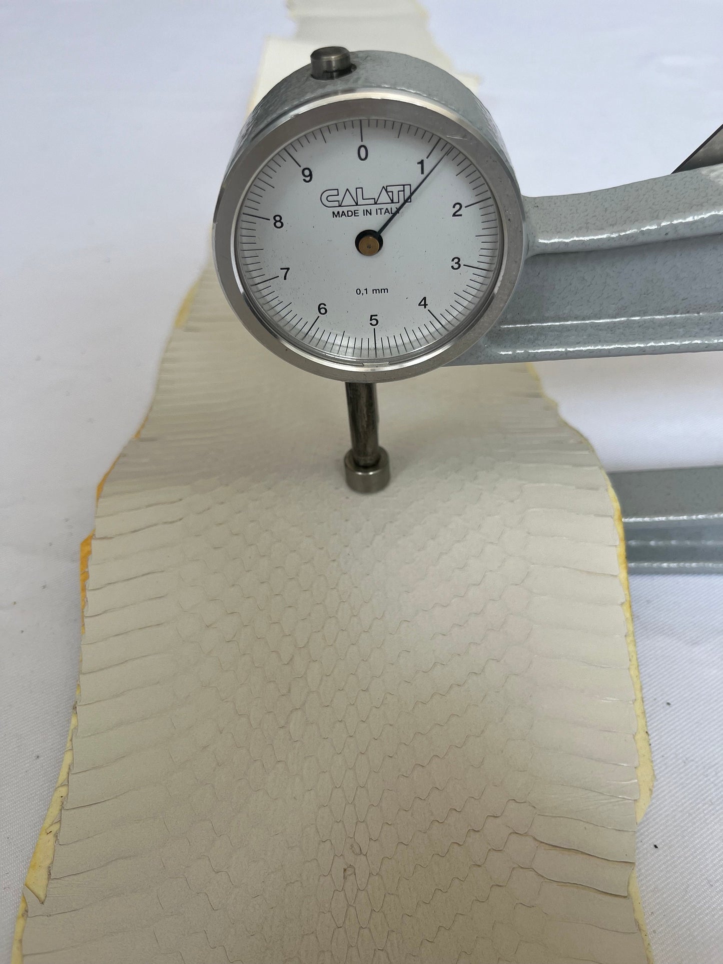 Genuine snake leather hide, thin and glossy color white, thickness 0,3mm(1 oz)
