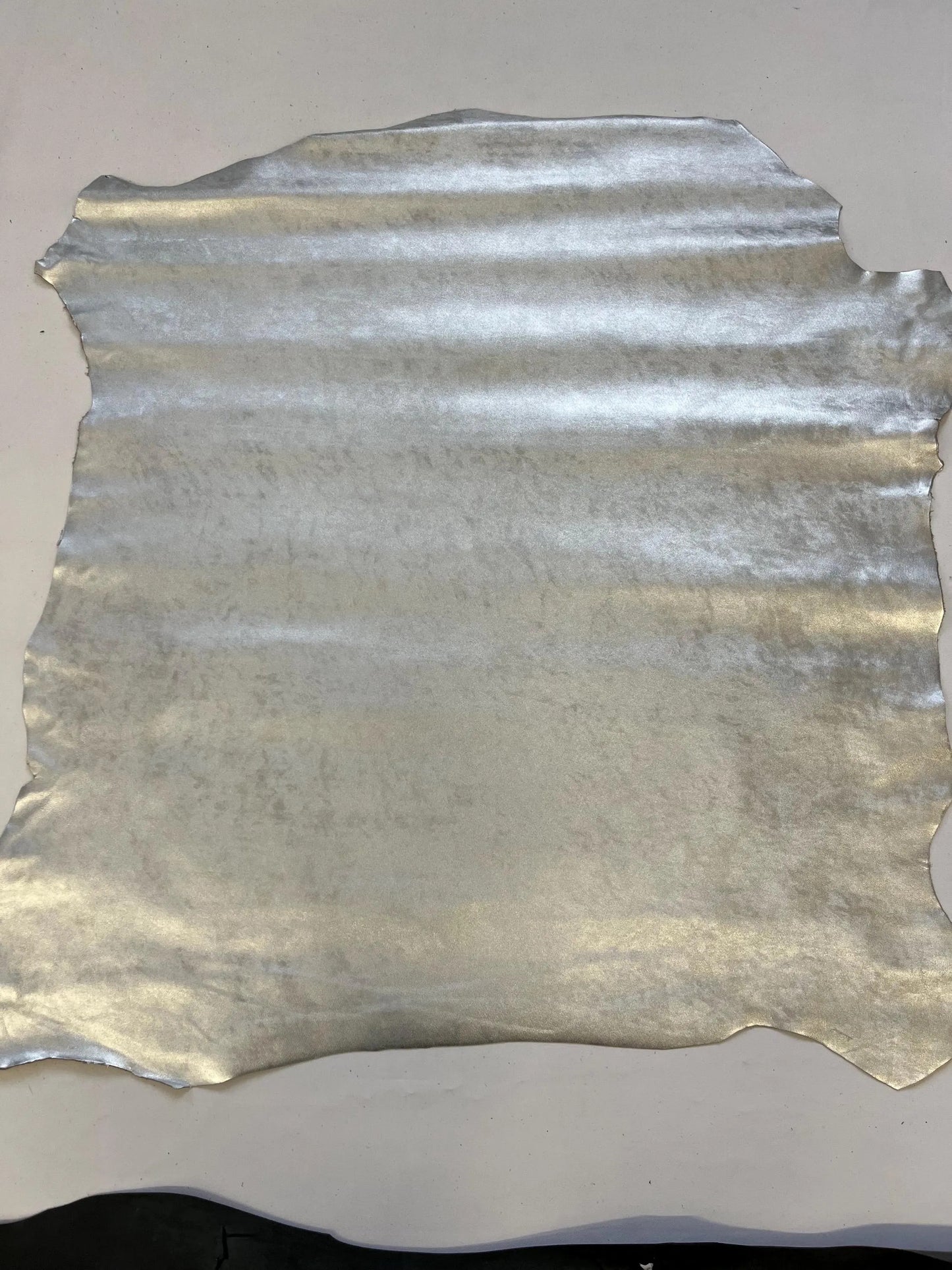 Sheep leather metallic colors, Genuine sheepskin leather for crafts, thick. 0,9mm (2 1/2 oz)