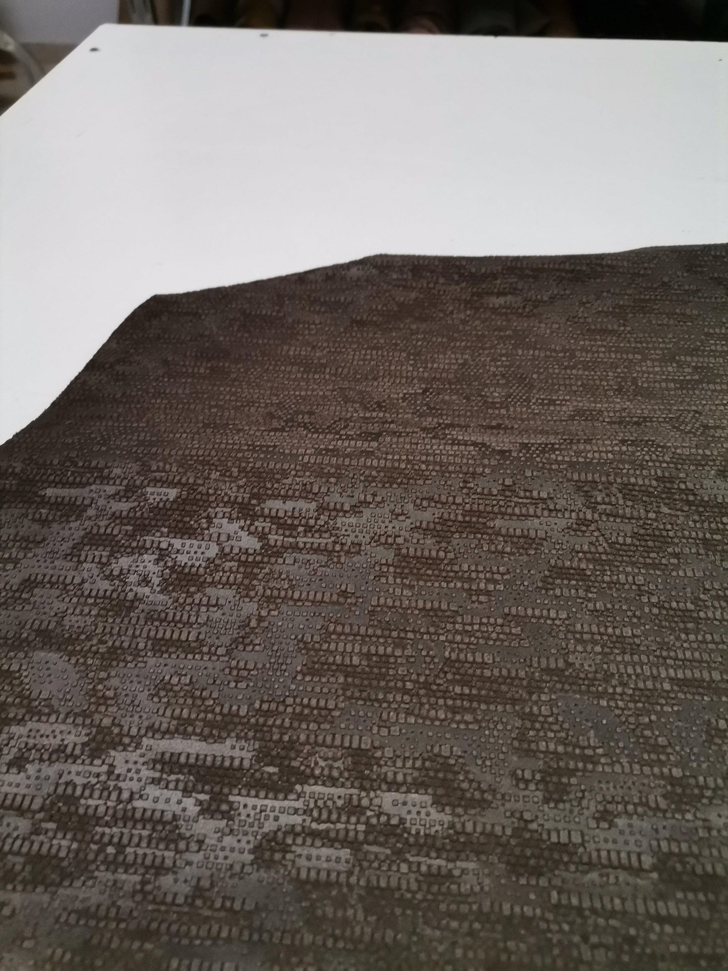 Εmbossed cow split | two tone effect leather