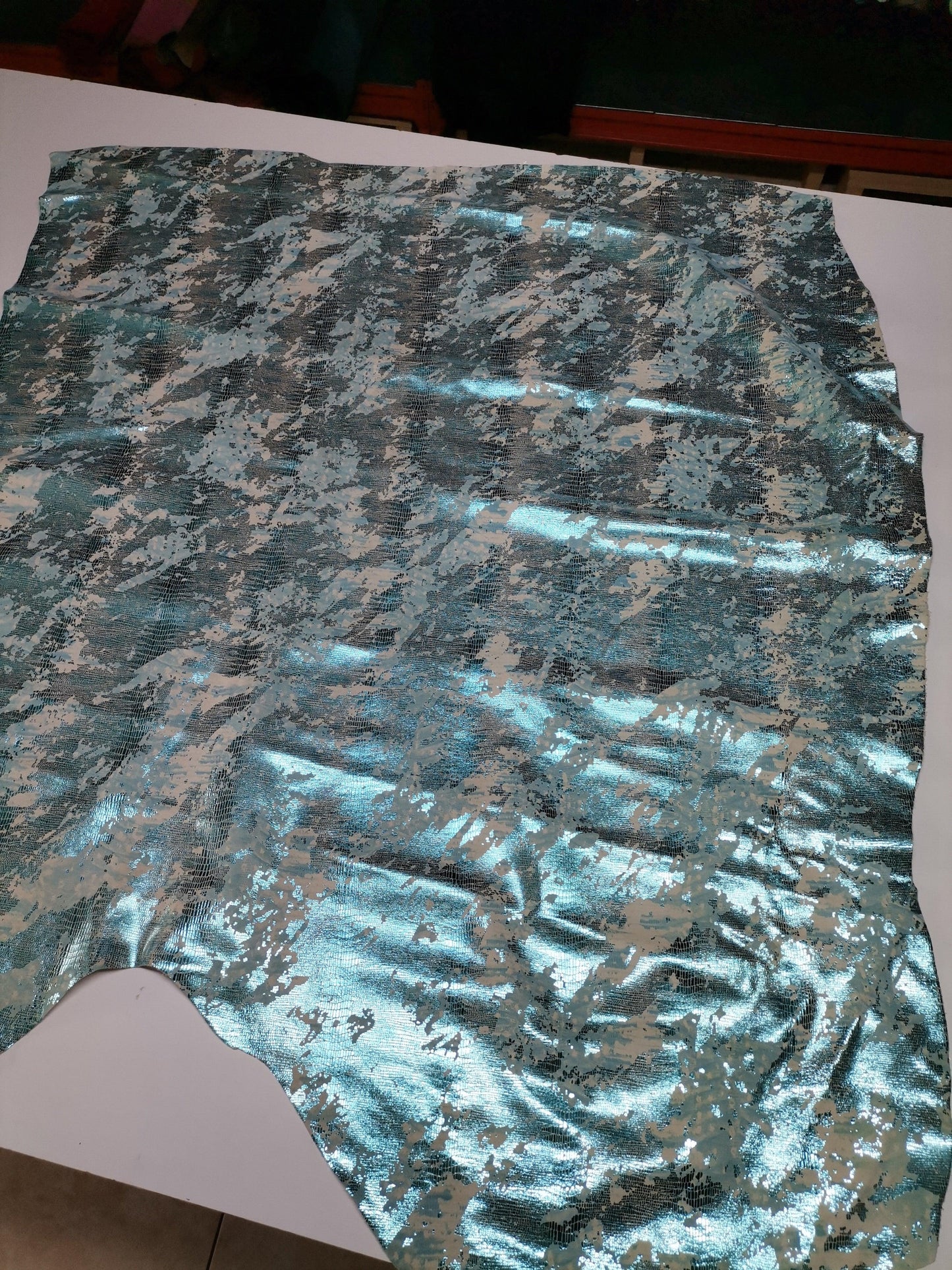 Cow metallic butter soft embossed lizard effect leather. - Salvo Leather