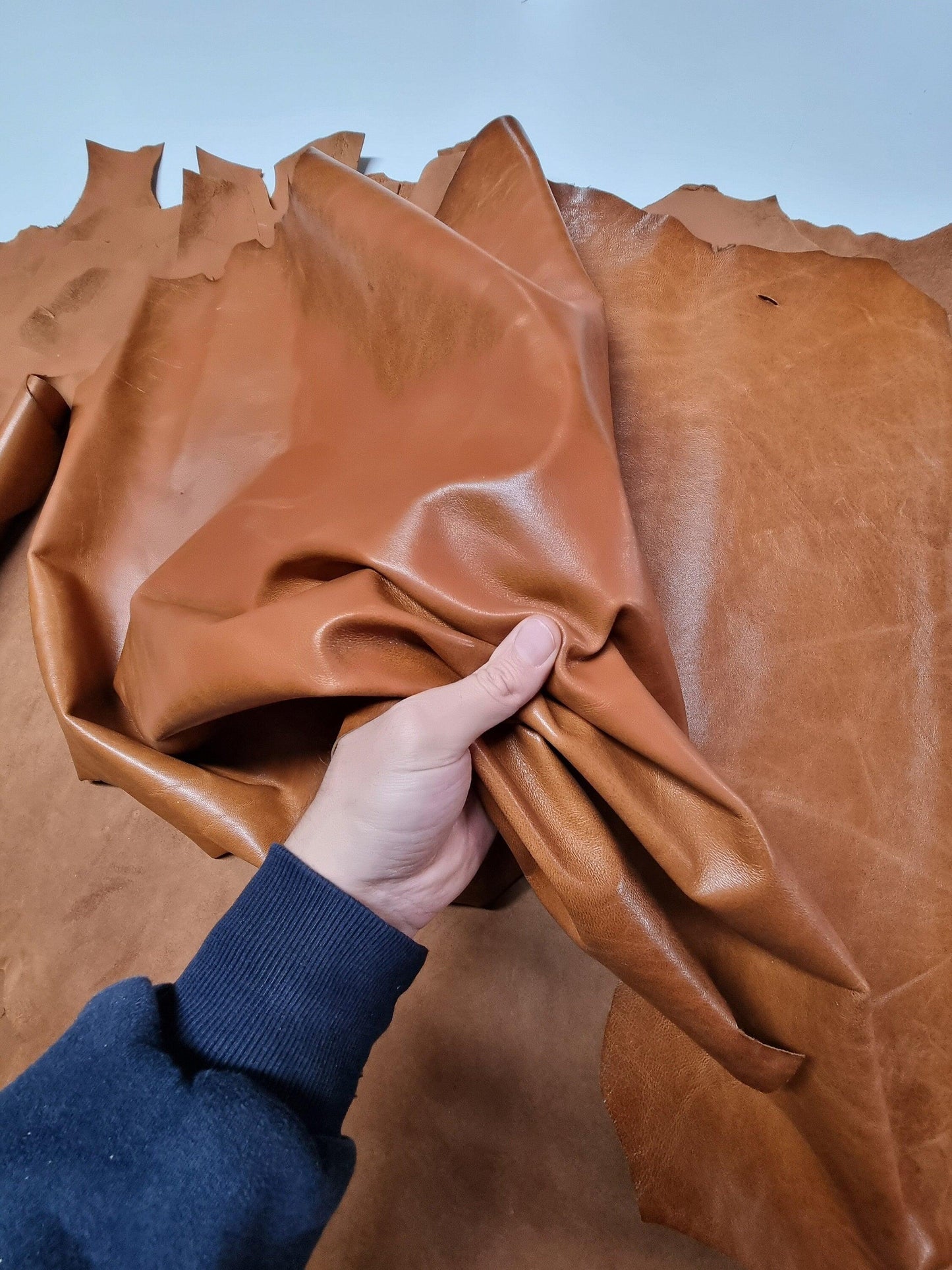 Sheep leather antique, crunchy effect, Genuine lambskin hide two tone col. Tan, Semi Veg Tanned - Salvo Leather