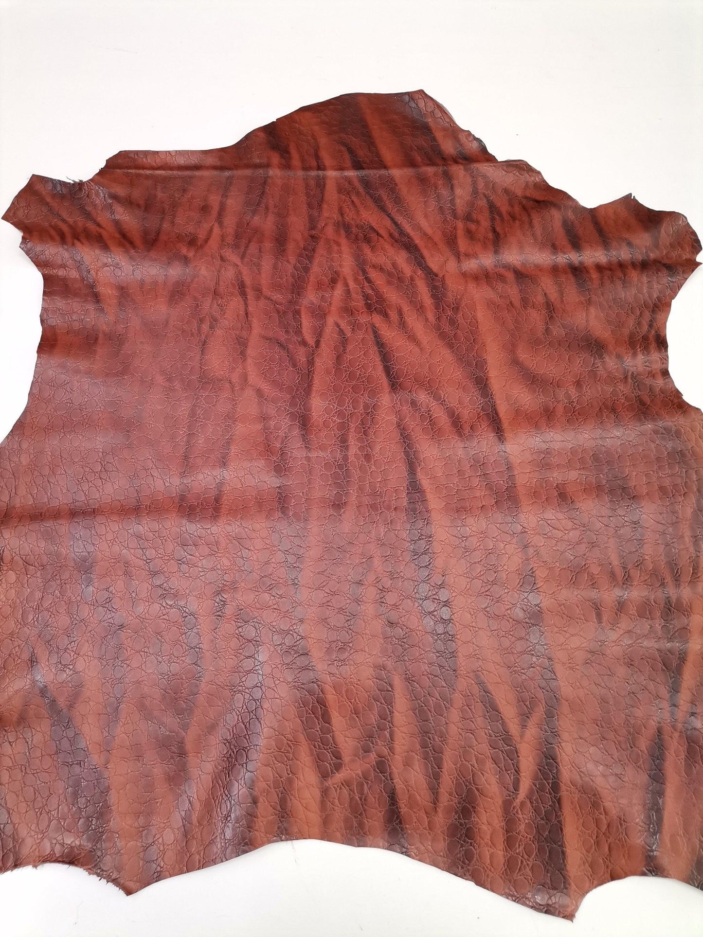 Goat skin printed leather, Genuine goat hide fashion emboosed leather for crafts thick 0,9mm(2 1/2 oz) - Salvo Leather