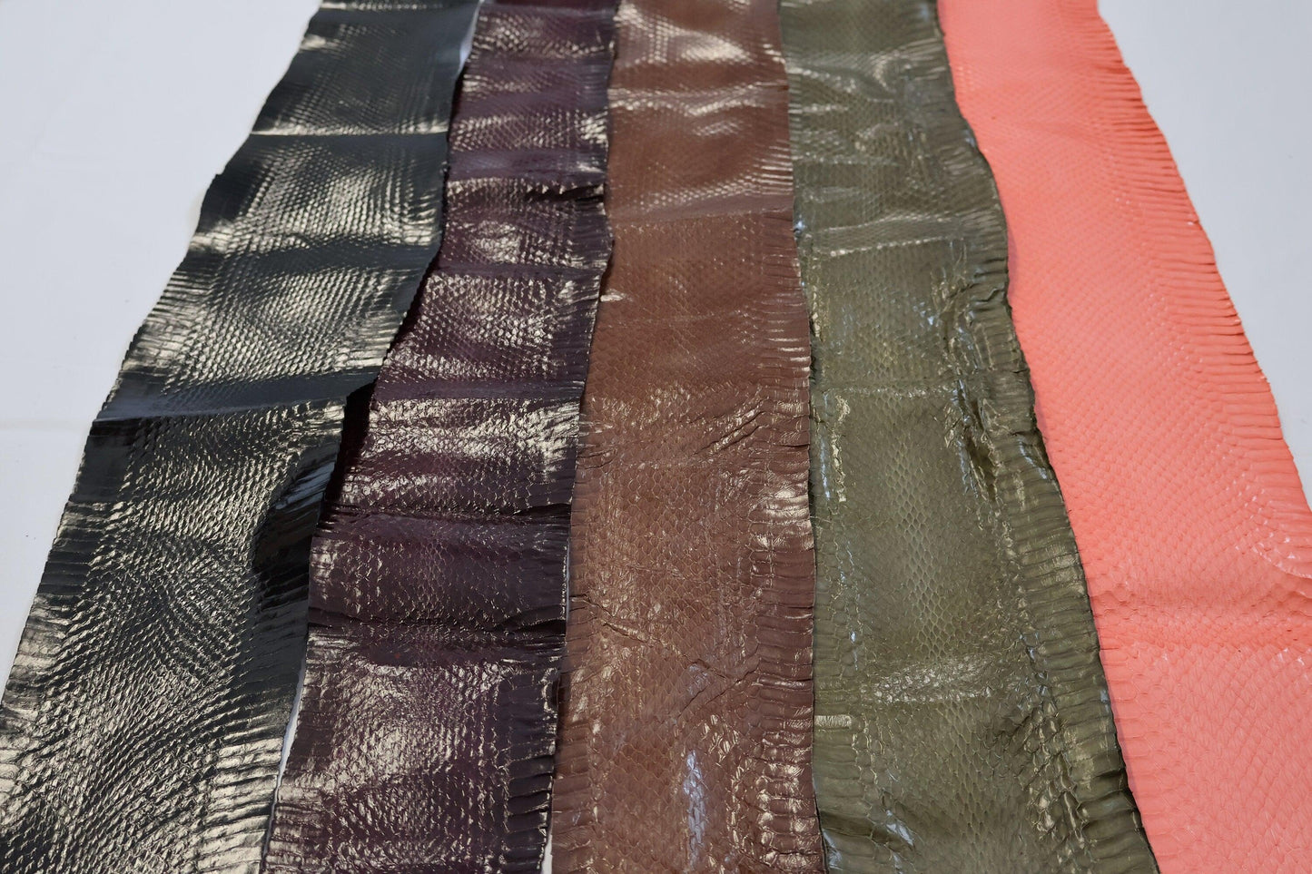 Genuine snakeskins. Real snake leather hide, thin and glossy, thickness 0,3mm(1 oz) - Salvo Leather