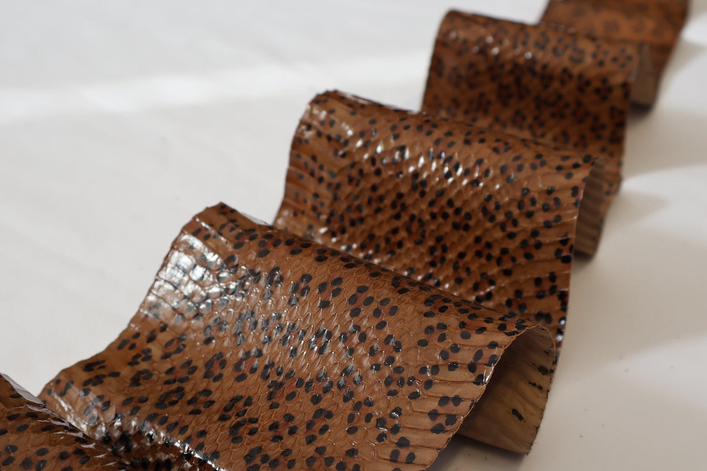 Genuine snakeskins. Real snake leather hide, thin and glossy, thickness 0,3mm(1 oz) - Salvo Leather