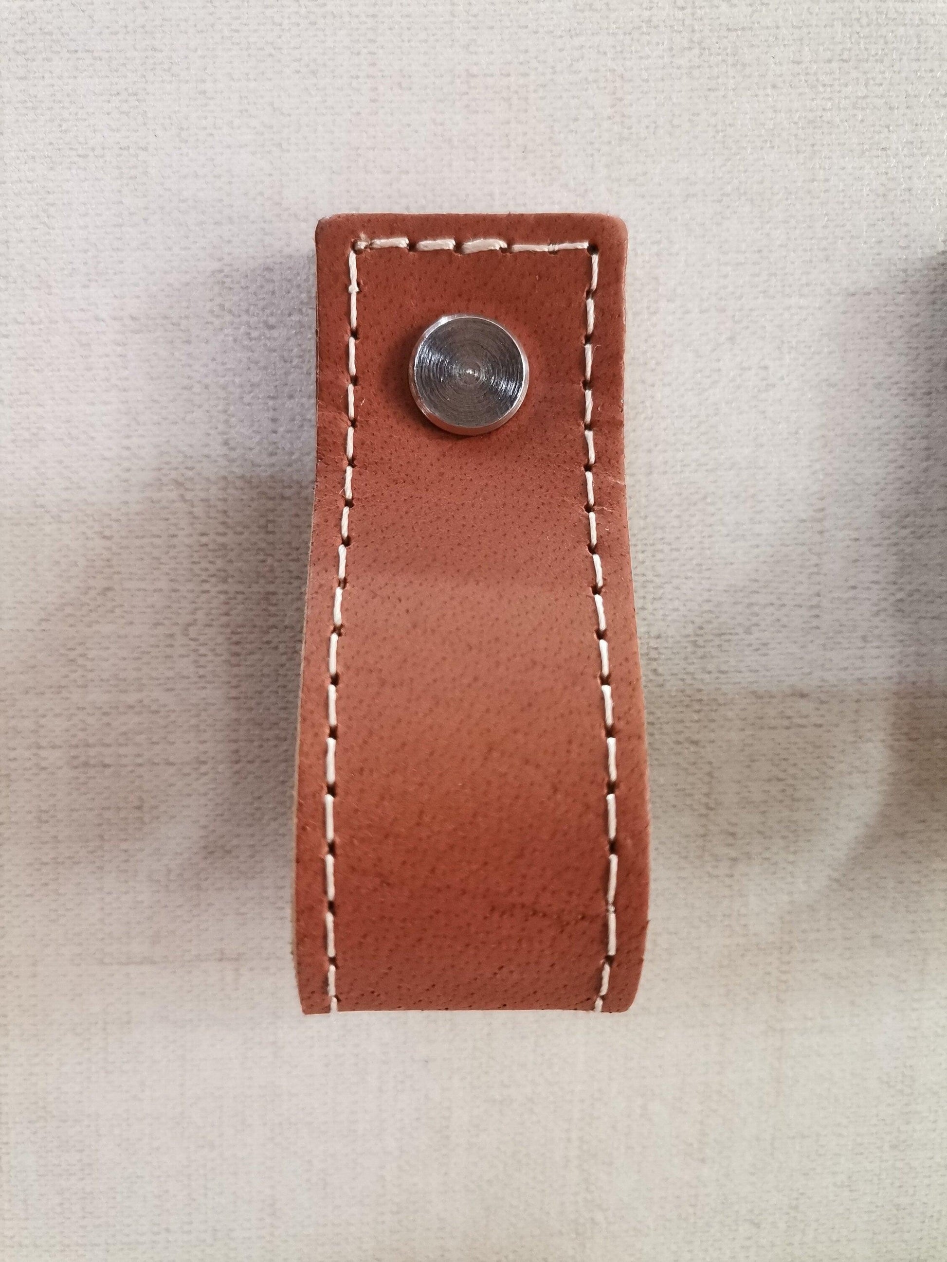 Leather drawer pulls, furniture leather knobs for cabinet doors, stitched and rectangle, width 2,5 cm (1" inch) Salvo Leather Leather drawer pulls, furniture leather knobs for cabinet doors, stitched and rectangle, width 2,5 cm (1" inch) Salvo Leather