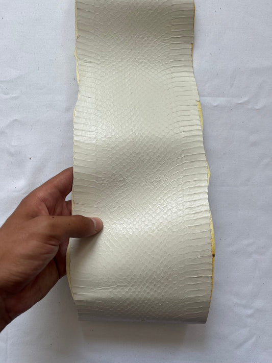 Genuine snake leather hide, thin and glossy color white, thickness 0,3mm(1 oz)