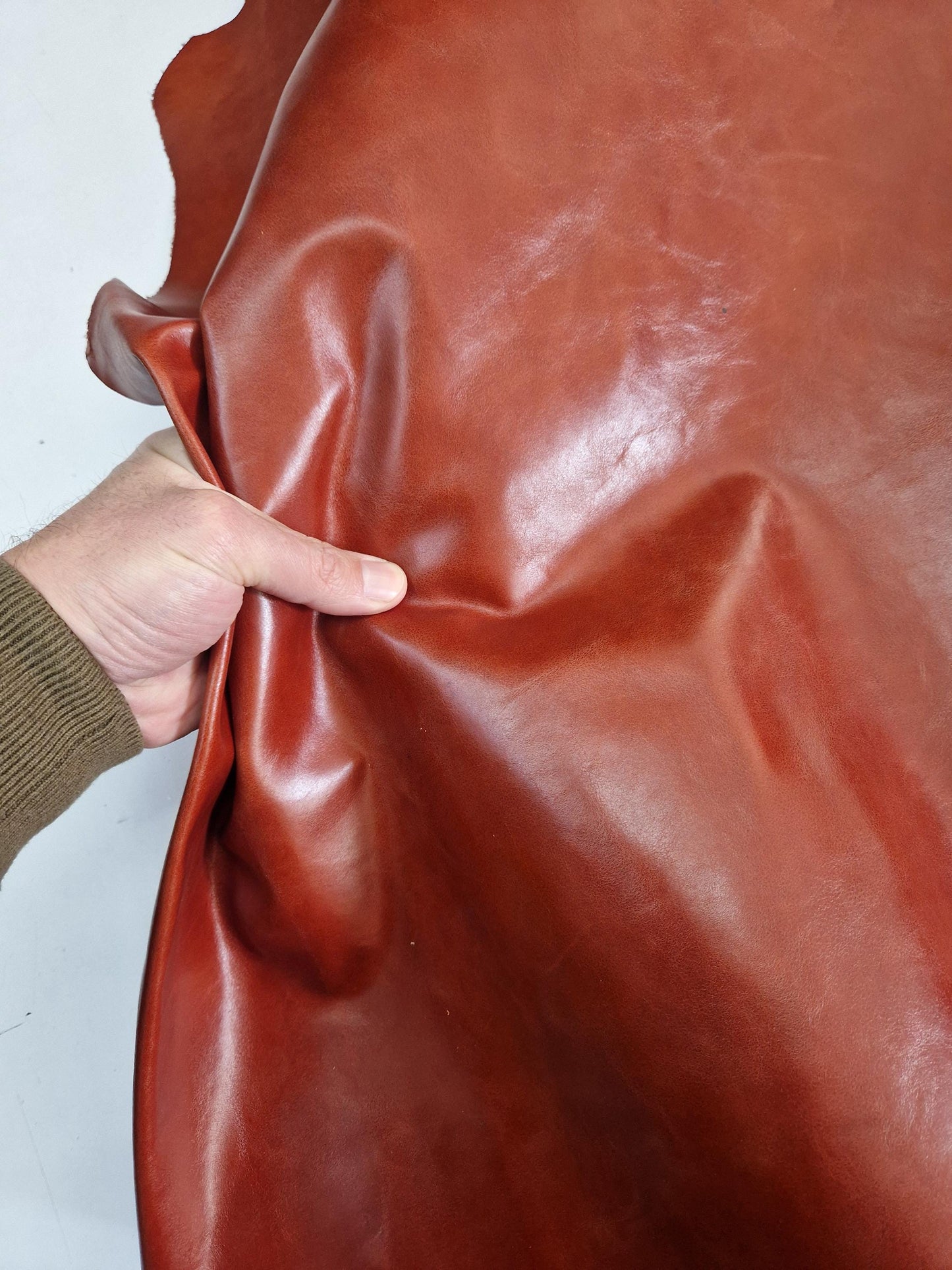 Cow leather for crafts, Genuine cowhide leather skin, crunchy and soft of thick 1,2mm (3 oz)