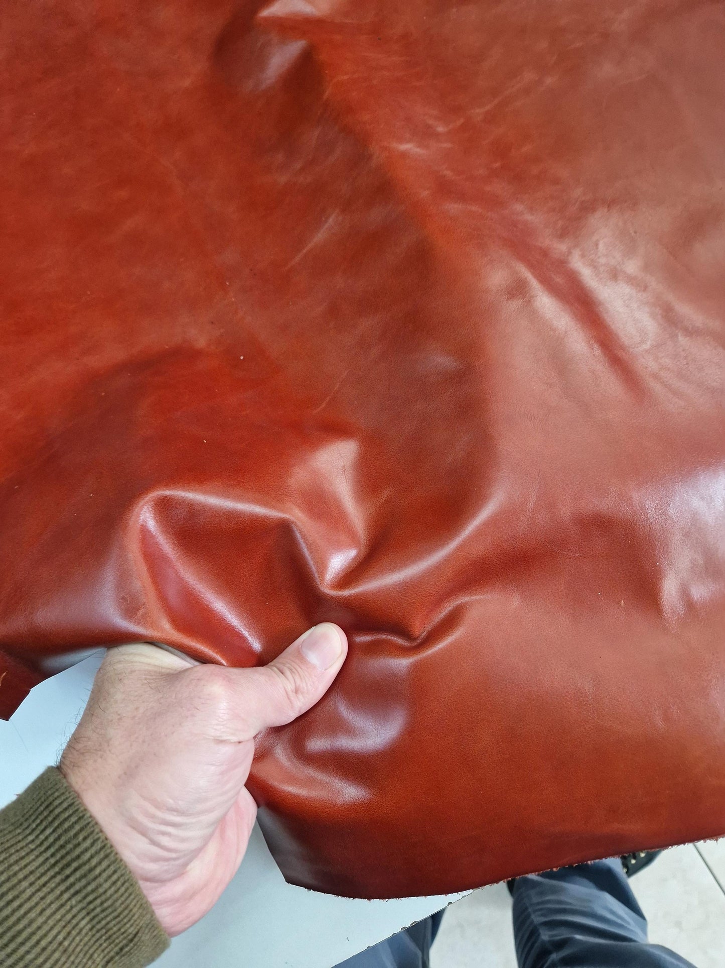 Cow leather for crafts, Genuine cowhide leather skin, crunchy and soft of thick 1,2mm (3 oz)