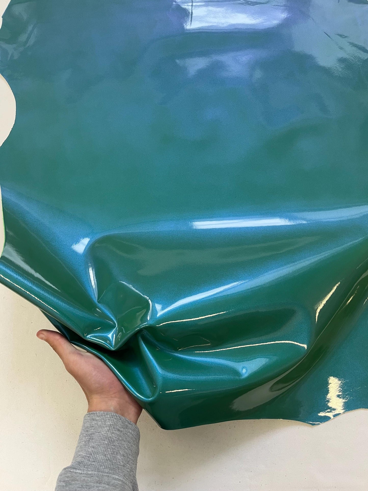 Iridescent Sheep Patent Leather: Soft Metallic Leather for Crafts (1.0mm)