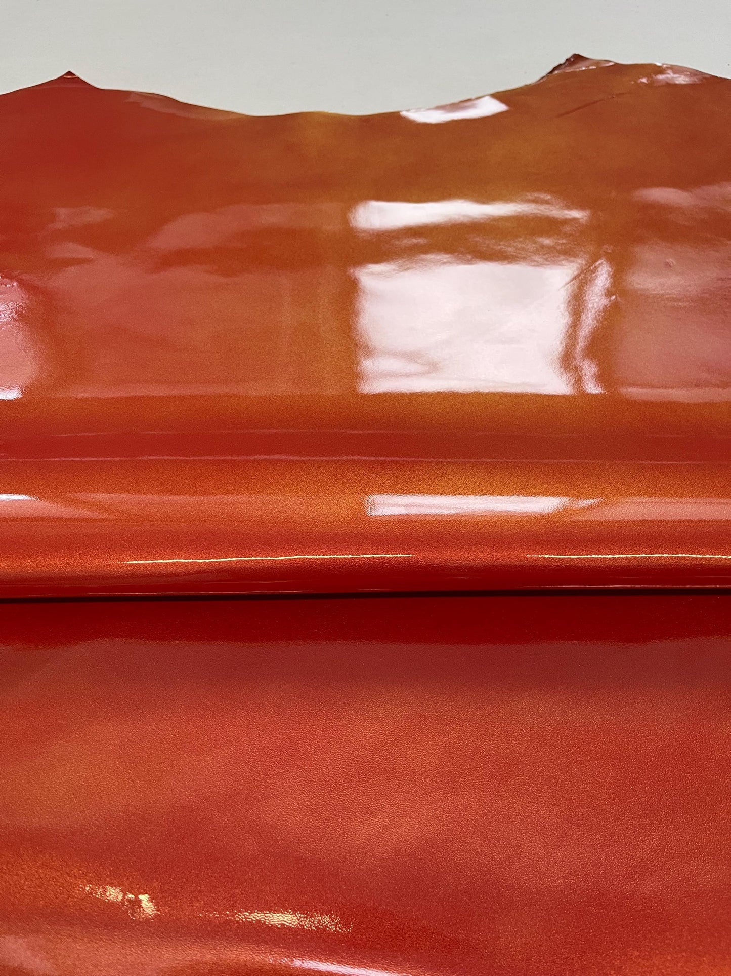 Iridescent Sheep Patent Leather: Soft Metallic Leather for Crafts (1.0mm)