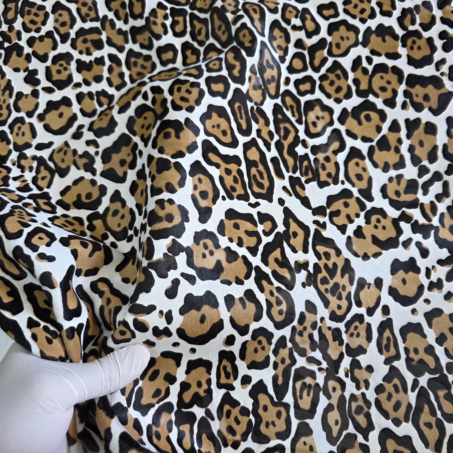 Leopard print cowhide skin, Hair on leather sheets, thickness 1,0mm (2 1/2 oz)