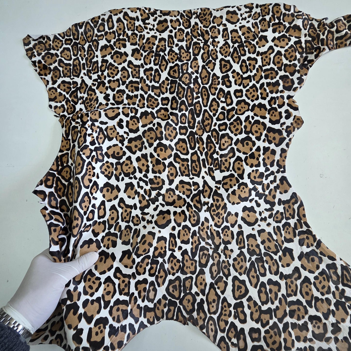 Leopard print cowhide skin, Hair on leather sheets, thickness 1,0mm (2 1/2 oz)