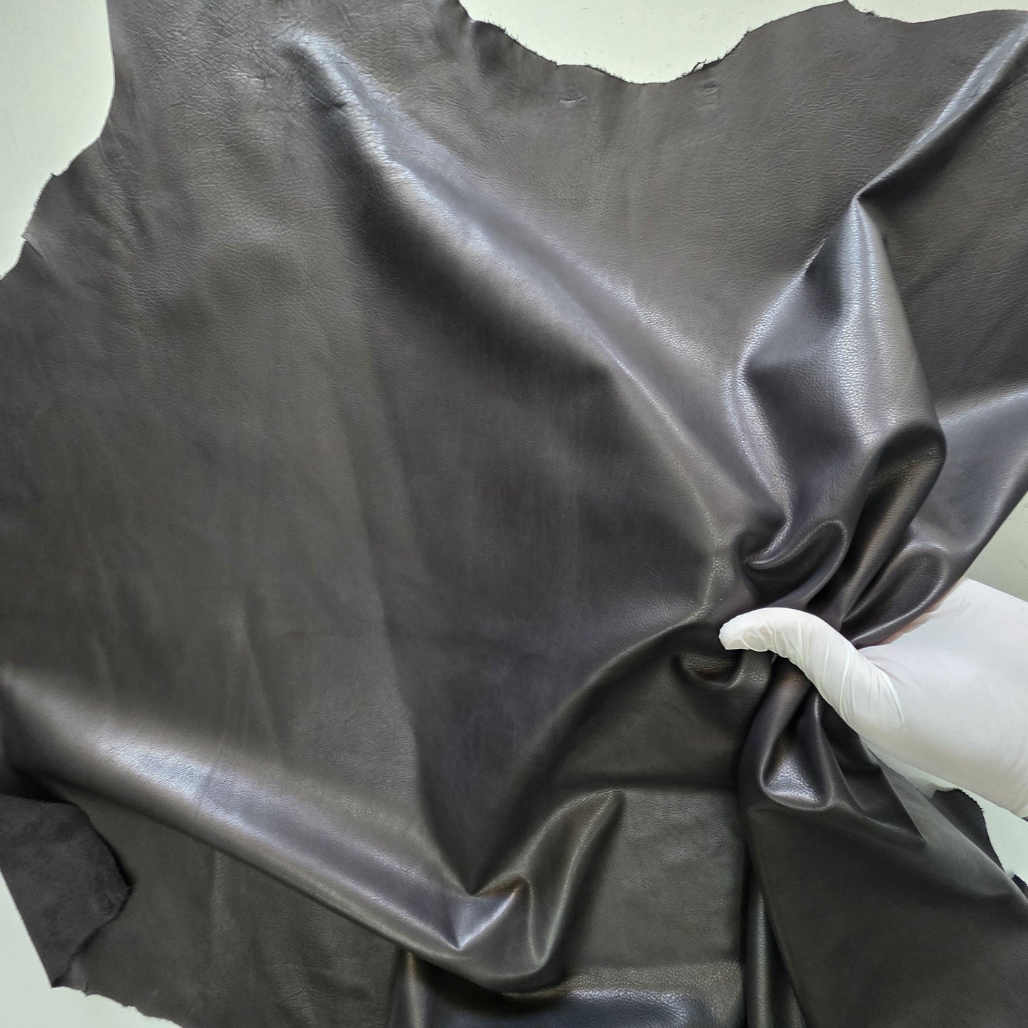 Black Milled Cow-Calf Leather: Soft Aniline Cowhide Skin (0.8mm 2 oz)