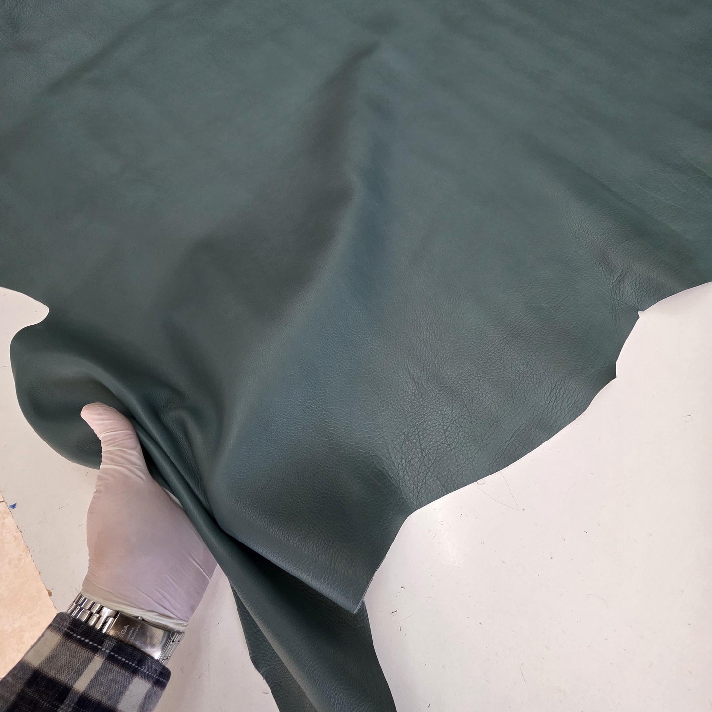 Natural milled Cow-Calf Leather for Crafts: Soft Cowhide Skin (1,2mm 3 oz)