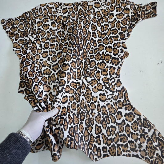 Leopard print cowhide skin, Hair on leather sheets, thickness 1,0mm (2 1/2 oz)