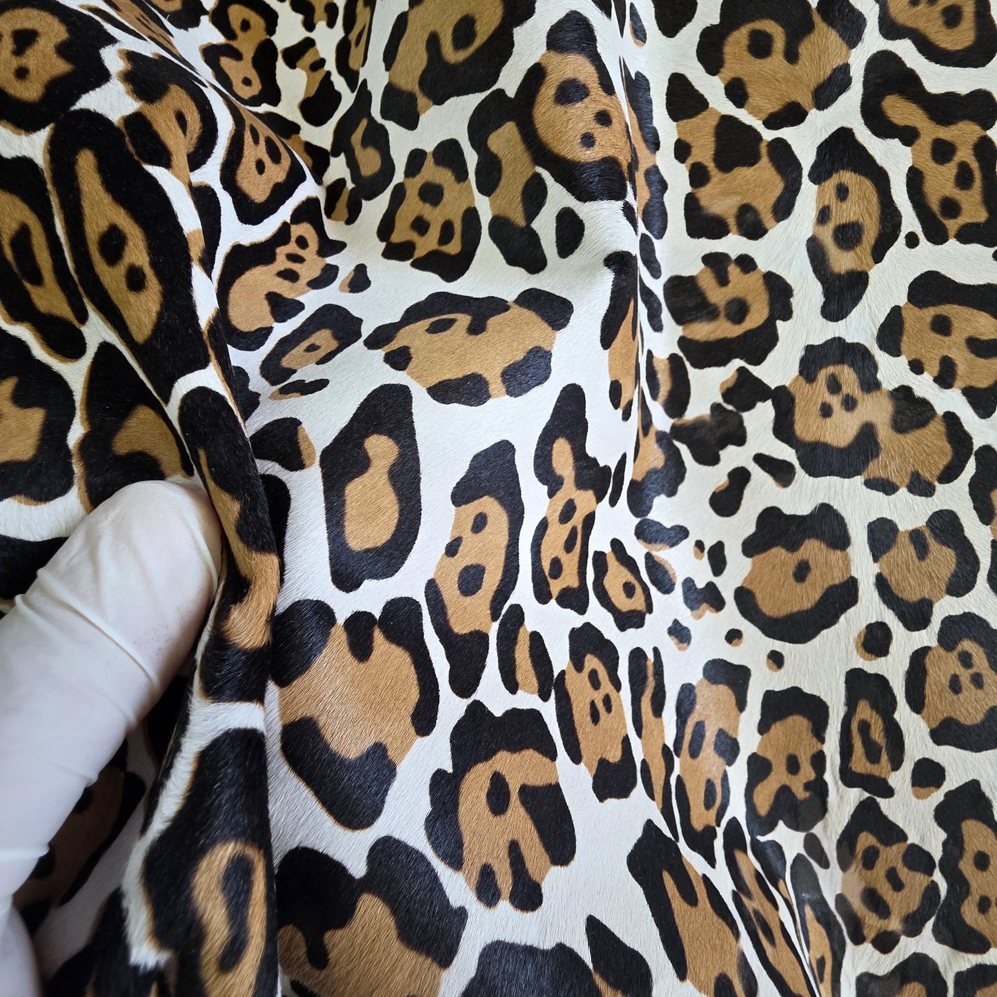 Leopard print cowhide skin, Hair on leather sheets, thickness 1,0mm (2 1/2 oz)