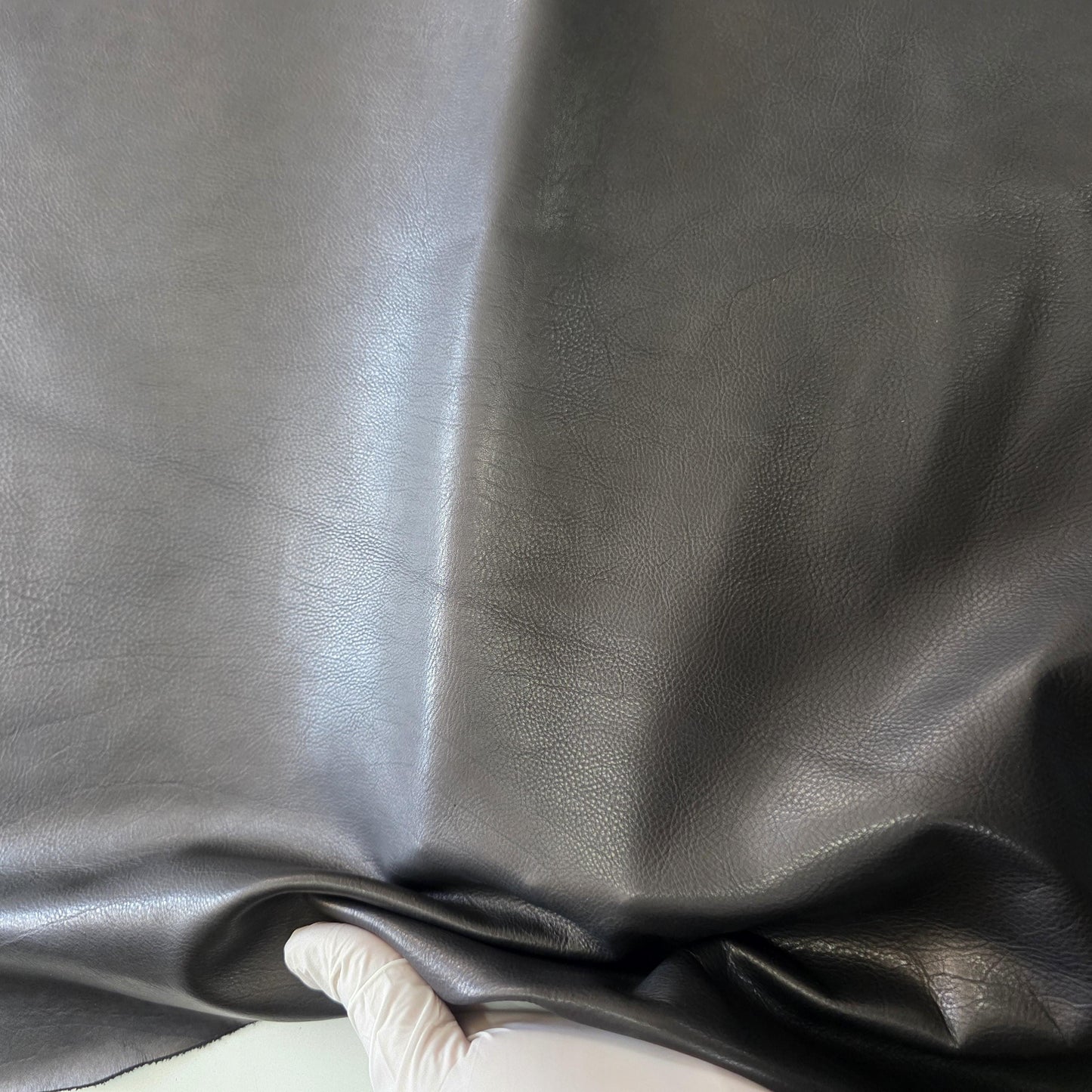 Black Milled Cow-Calf Leather: Soft Aniline Cowhide Skin (0.8mm 2 oz)