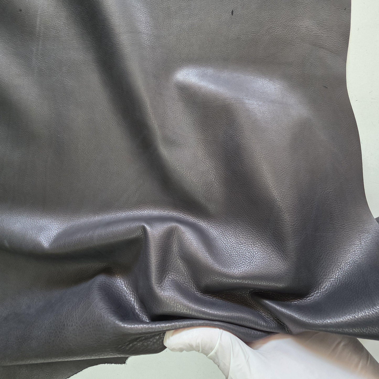 Black Milled Cow-Calf Leather: Soft Aniline Cowhide Skin (0.8mm 2 oz)