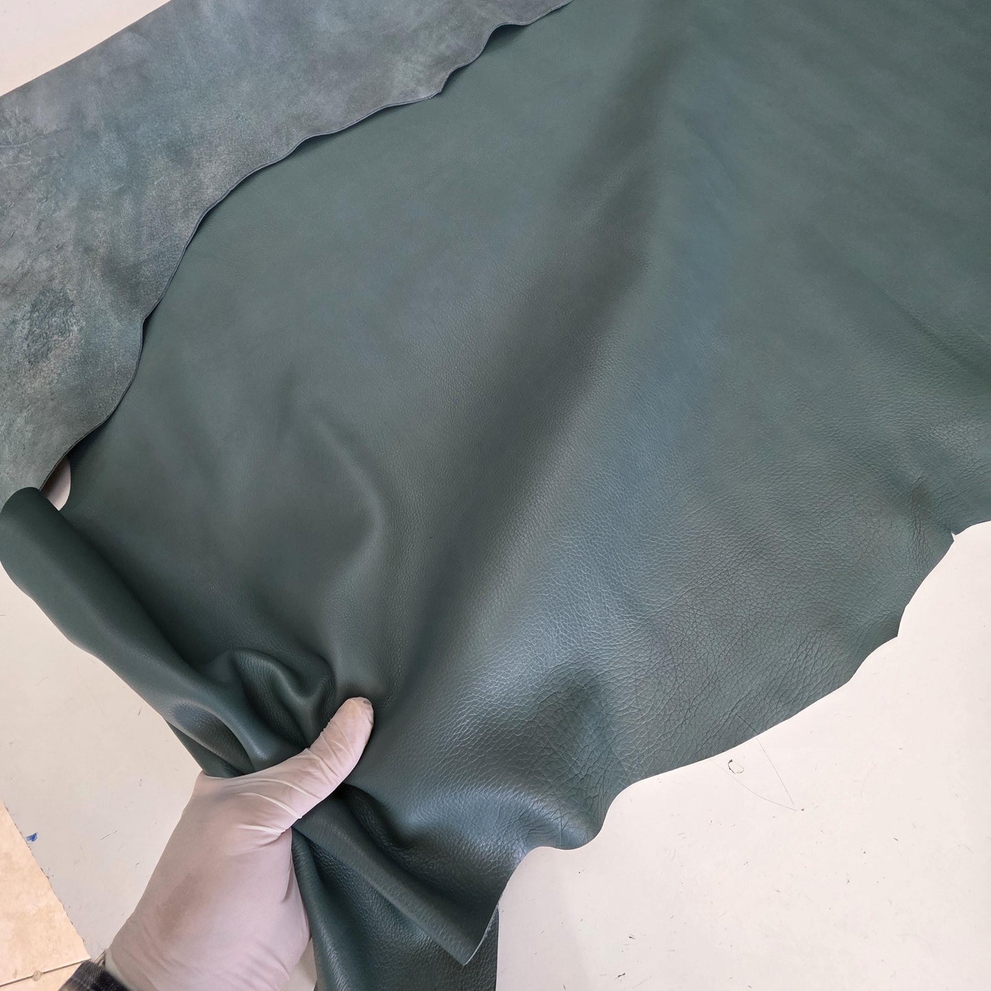 Natural milled Cow-Calf Leather for Crafts: Soft Cowhide Skin (1,2mm 3 oz)