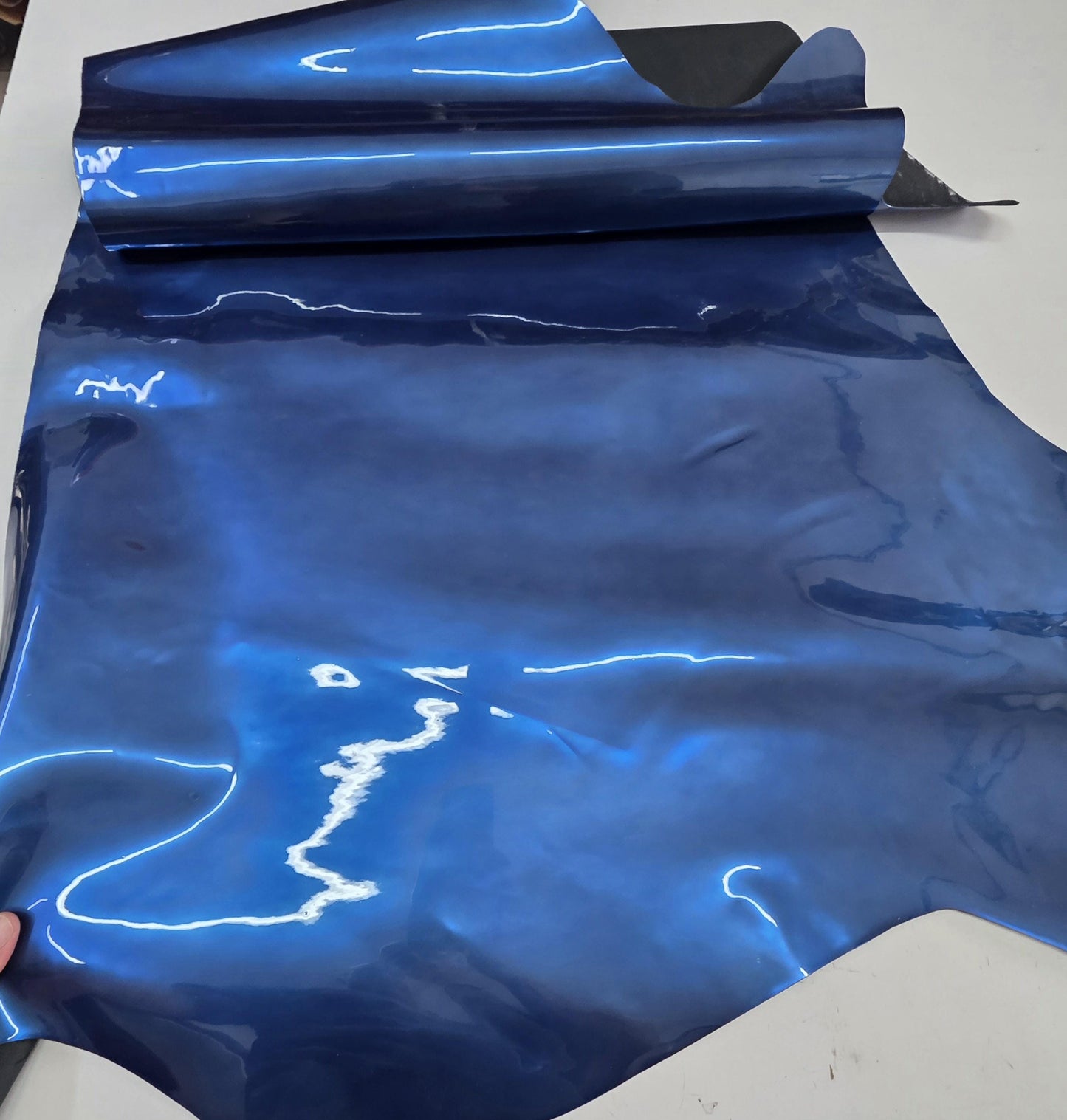 Metallic Cow Patent Leather: Glossy Leather for Crafts (1.2mm 3 oz)