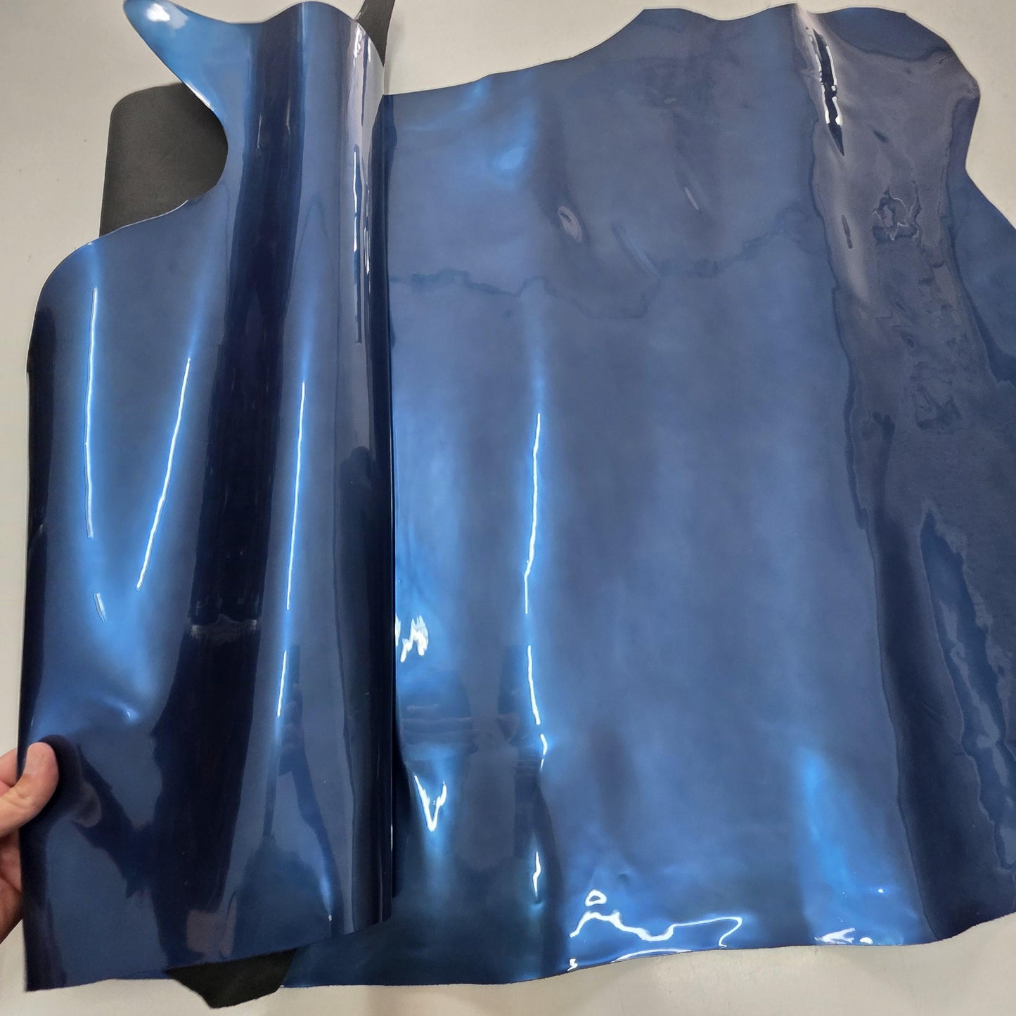 Metallic Cow Patent Leather: Glossy Leather for Crafts (1.2mm 3 oz)