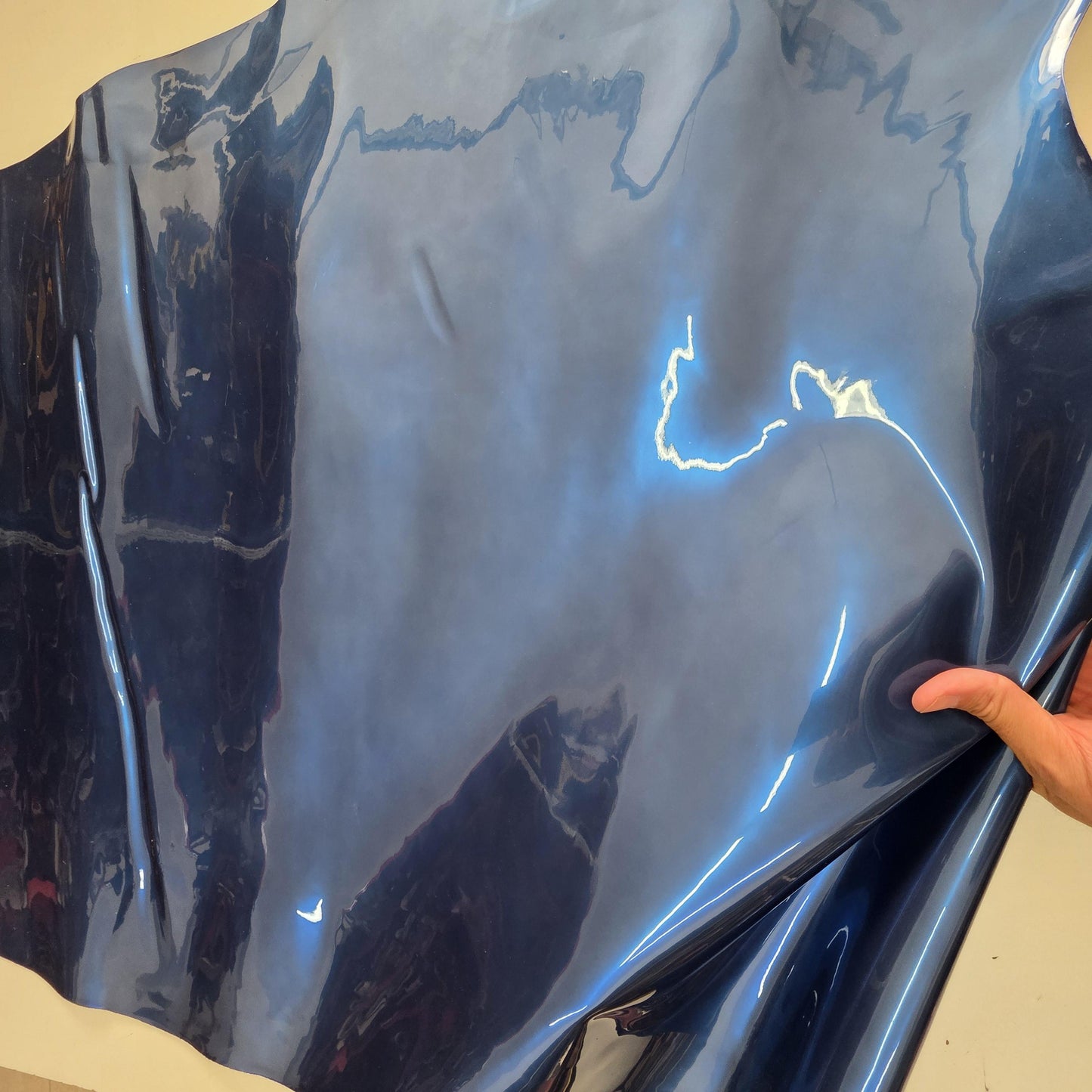 Metallic Cow Patent Leather: Glossy Leather for Crafts (1.2mm 3 oz)