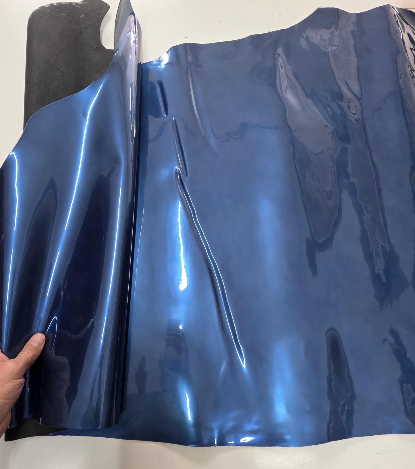 Metallic Cow Patent Leather: Glossy Leather for Crafts (1.2mm 3 oz)