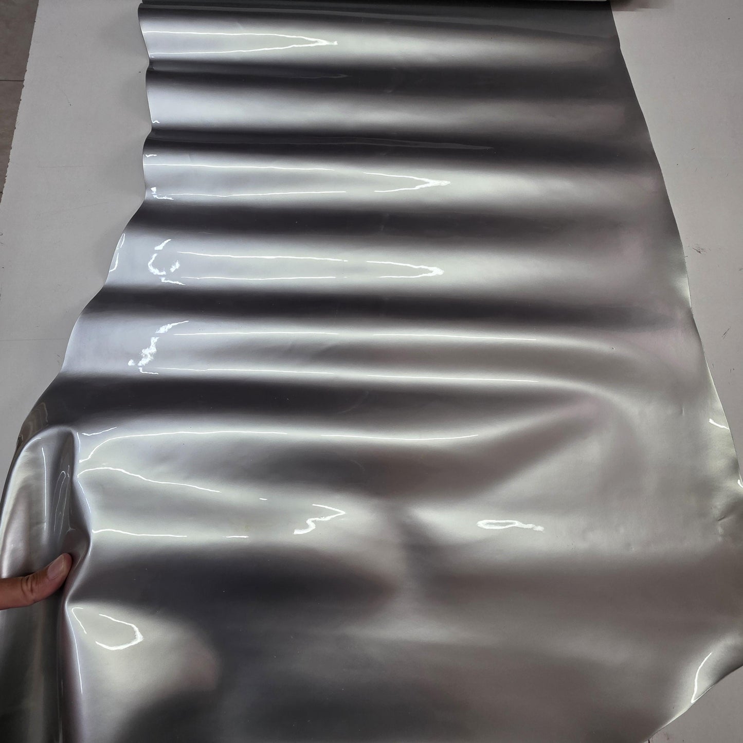 Metallic Cow Patent Leather: Glossy Leather for Crafts (1.2mm 3 oz)