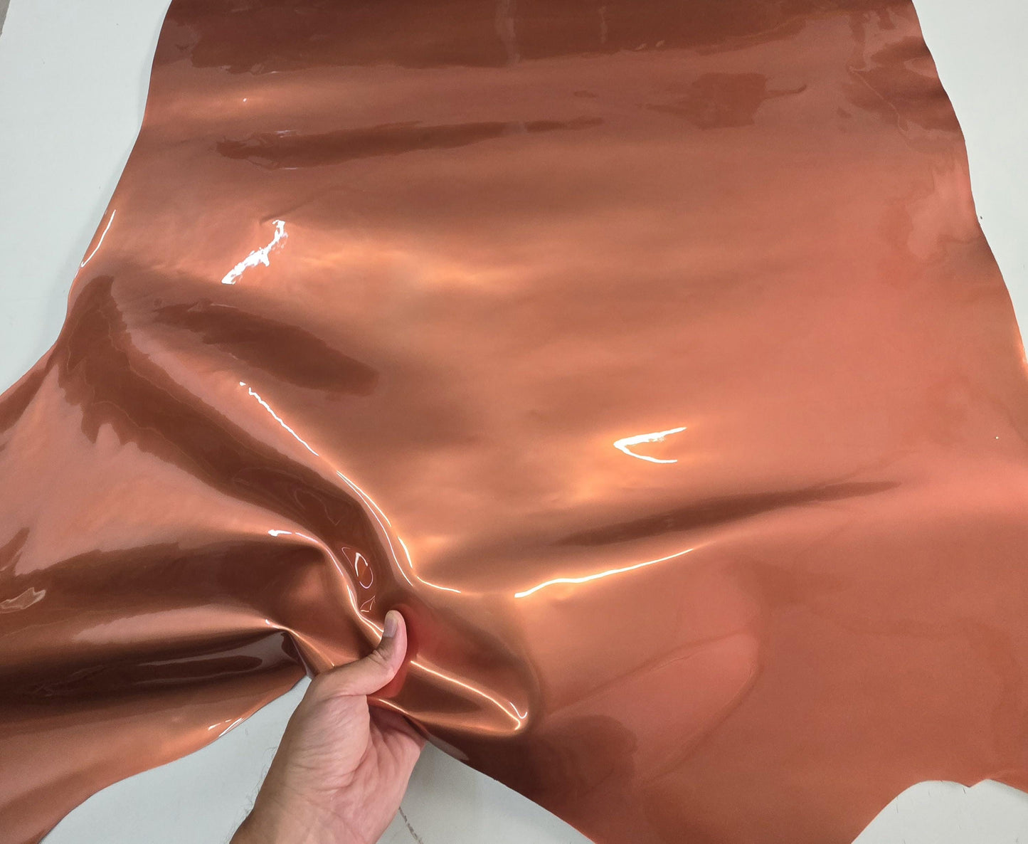 Metallic Cow Patent Leather: Glossy Leather for Crafts (1.2mm 3 oz)