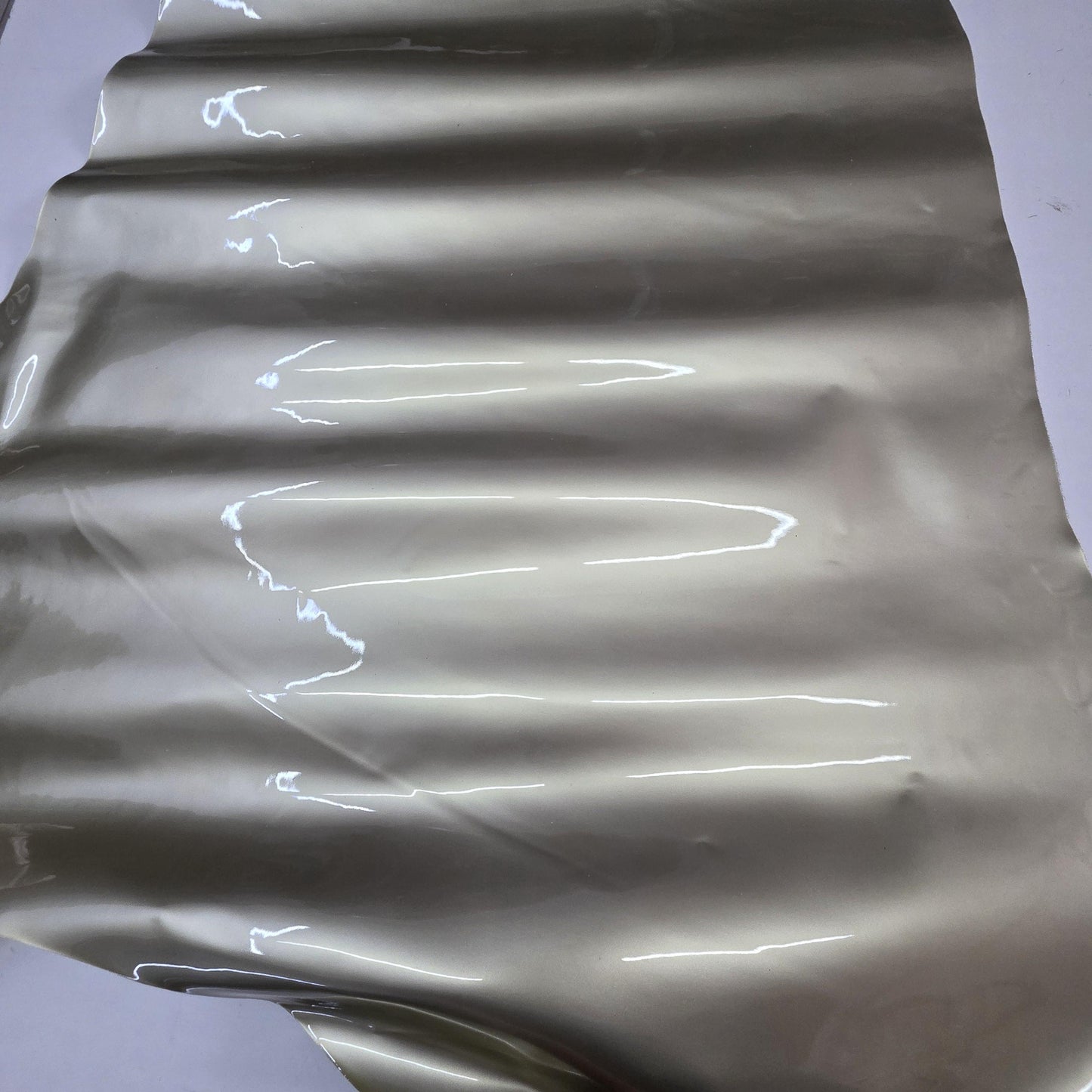 Metallic Cow Patent Leather: Glossy Leather for Crafts (1.2mm 3 oz)