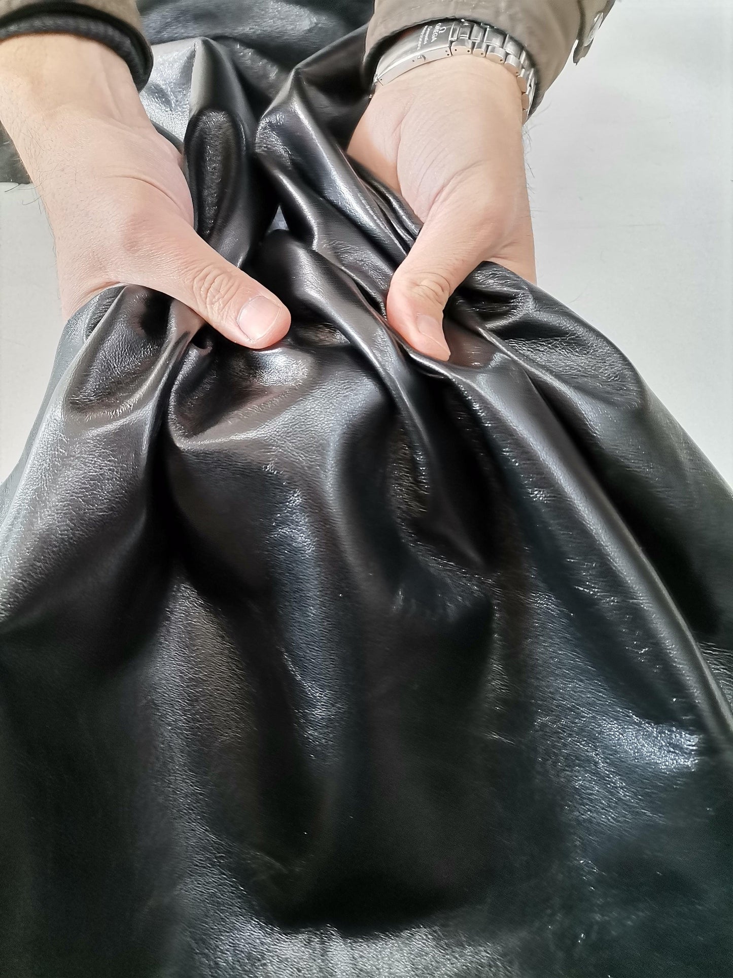 Sheep napa glossy leather for garments, lamp clothes black leather, sheep soft and light leather for jackets - Salvo Leather