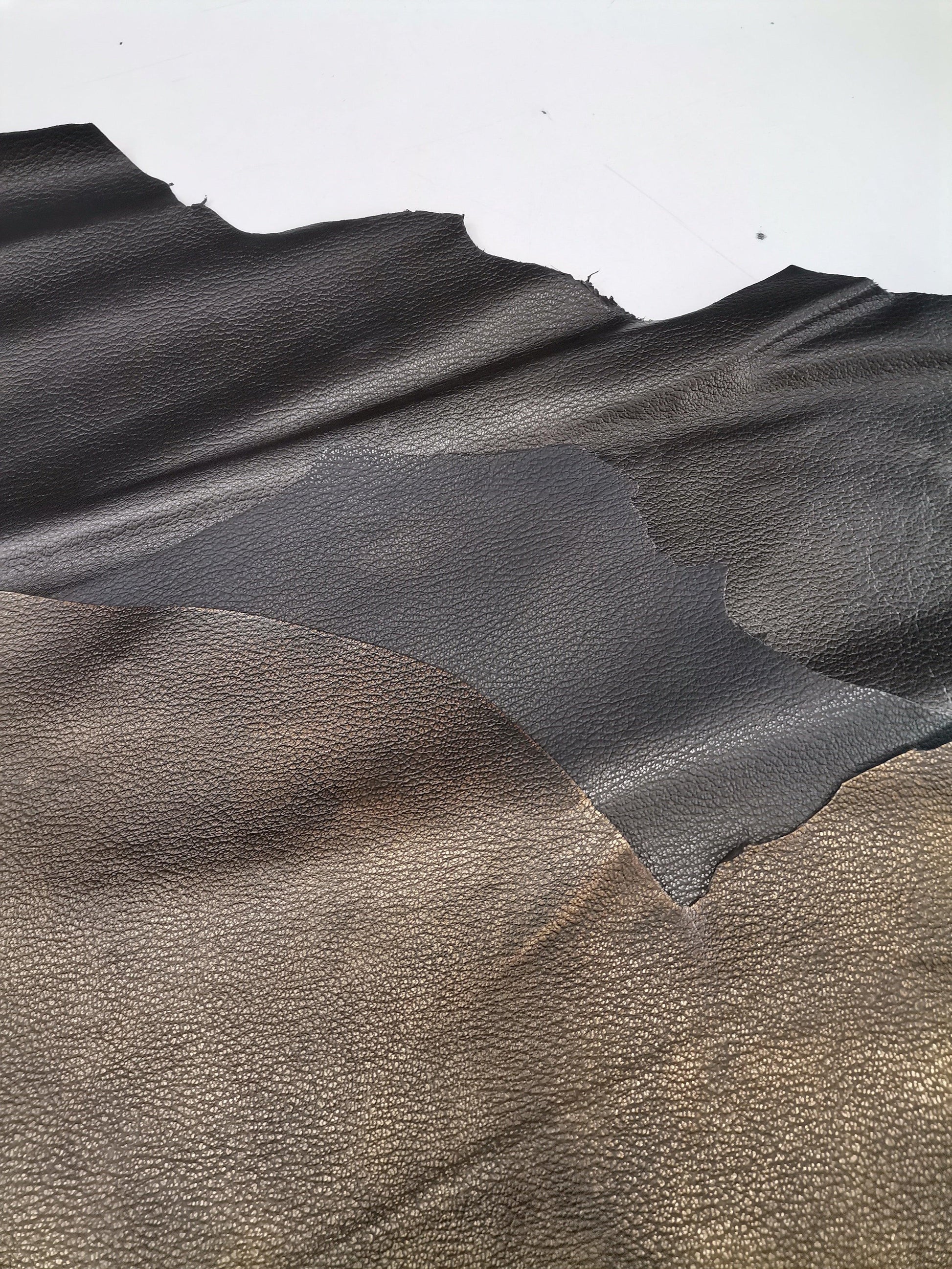 Sheep bubble embossed metallic leather sheets, Sheep printed large hides 1,0mm // 2,5oz - Salvo Leather