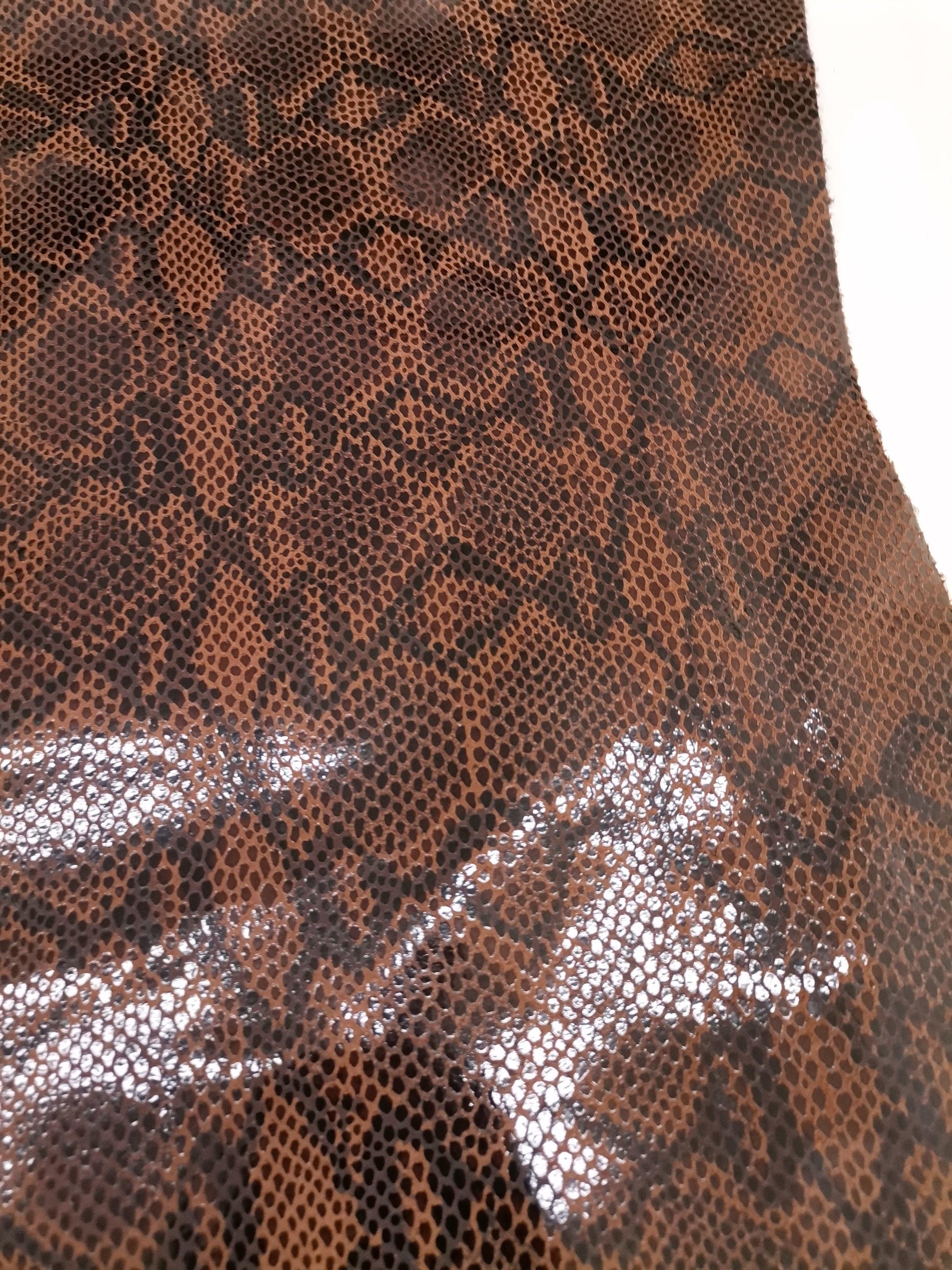 Snake printed cow leather. Cow split leather thickness 1,1-1,2mm - Salvo Leather